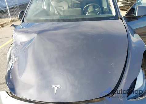 2023 Tesla Model Y Awd/Long Range Dual Motor All-Wheel Drive z USA, uszkodzony, nr VIN 7SAYGDEE6PF892294
